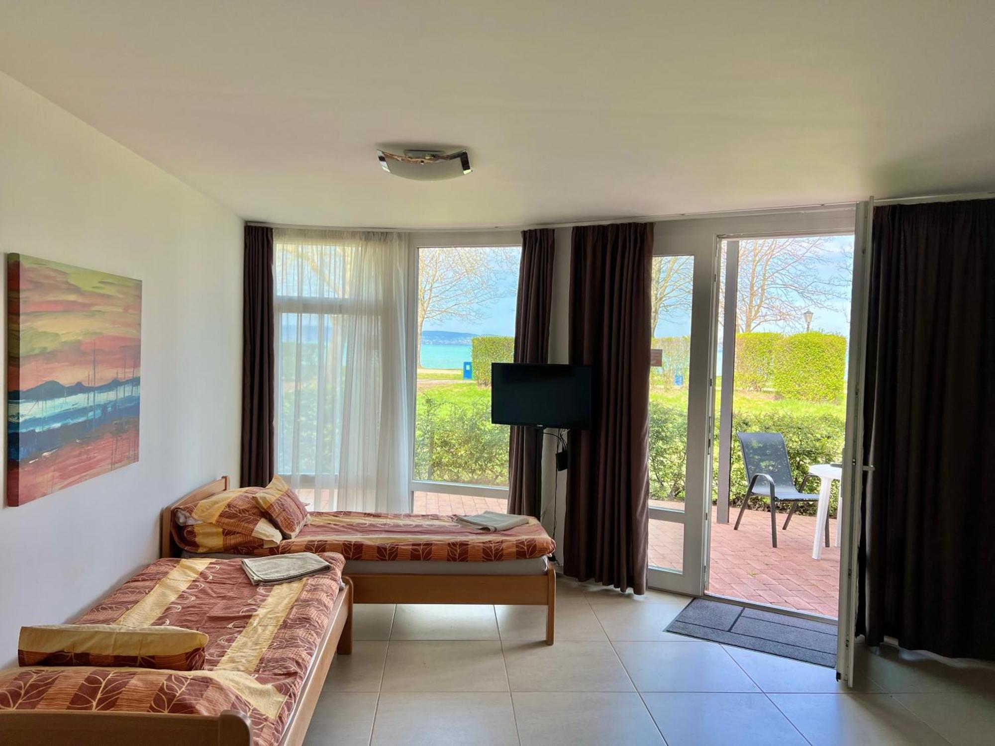 Waterfront Apartmanok Zamardi Exterior photo